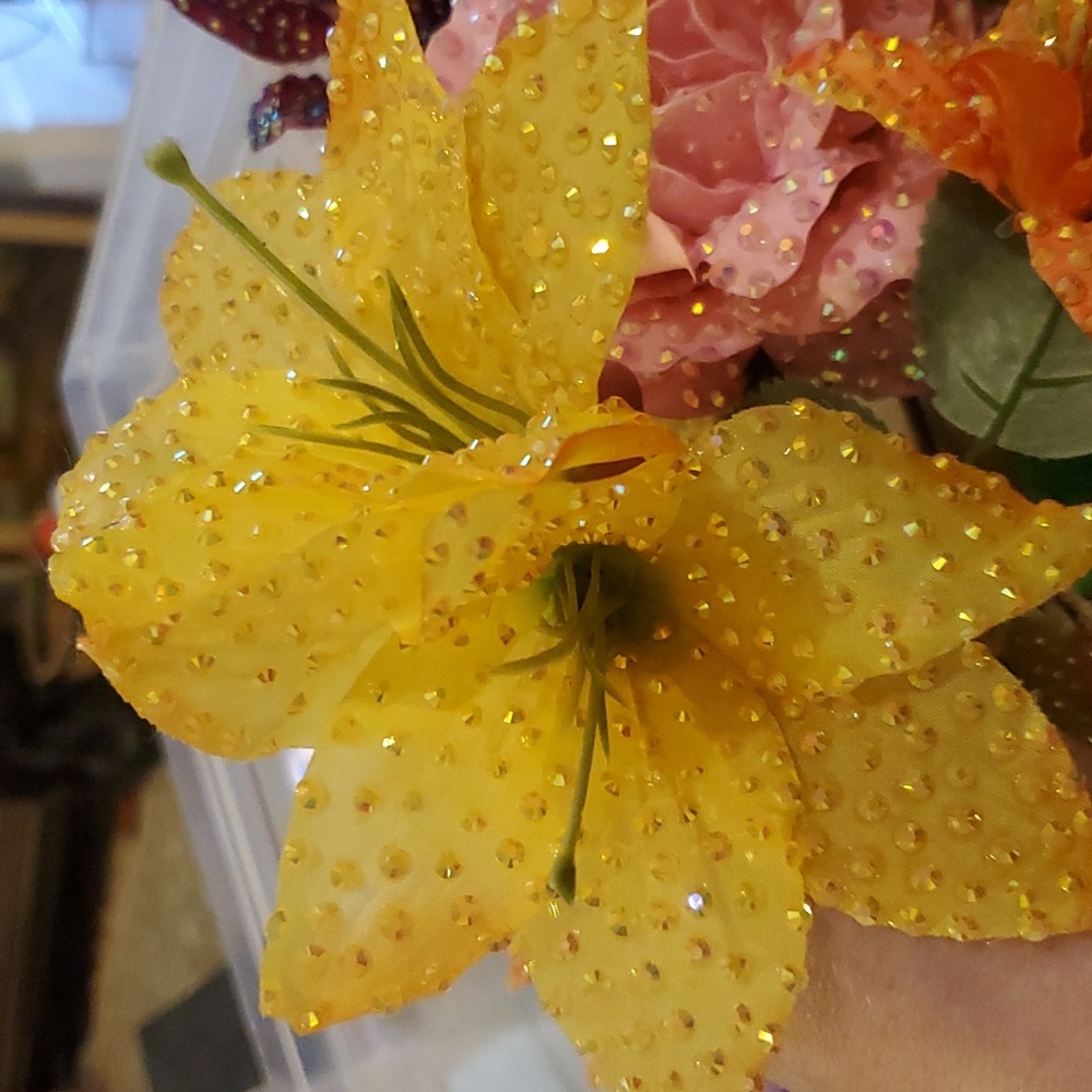 ***SOLD**********Yellow Lily Hairflower